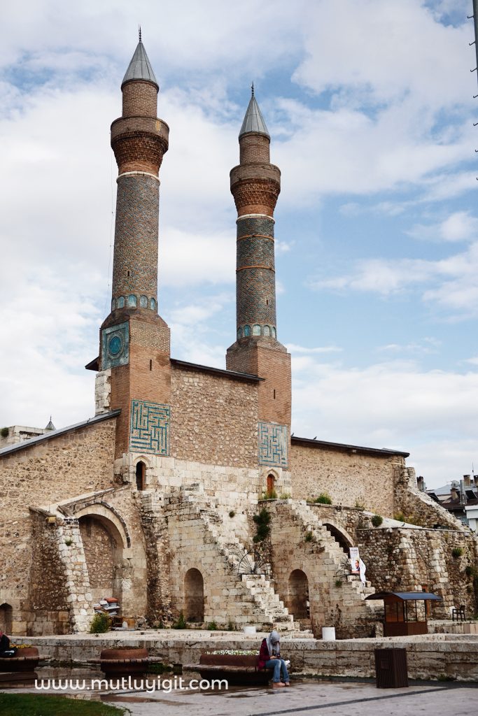 çifte minareli medrese, tarihi taş yapılar
