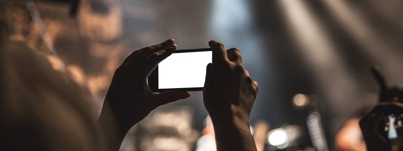 smartphone-hands-screen-407108 smartphone, hands, screen-407108.jpg